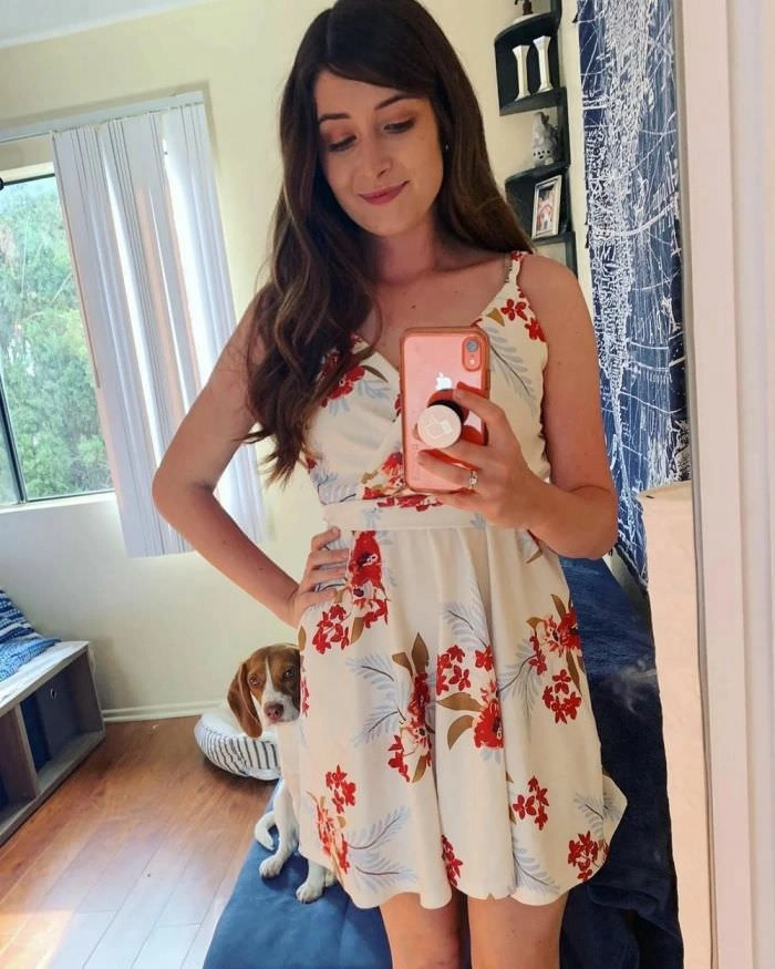 Гарні дівчата в легких сукнях та сарафанах – фото 19