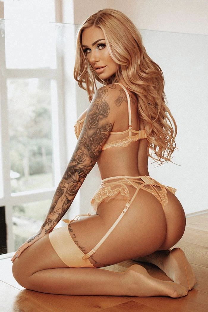 Молоді дівчата, фото в відвертому білизні – фото 10