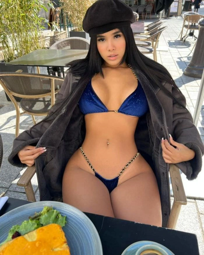 Молоді дівчата з вузькою талією – фото 26