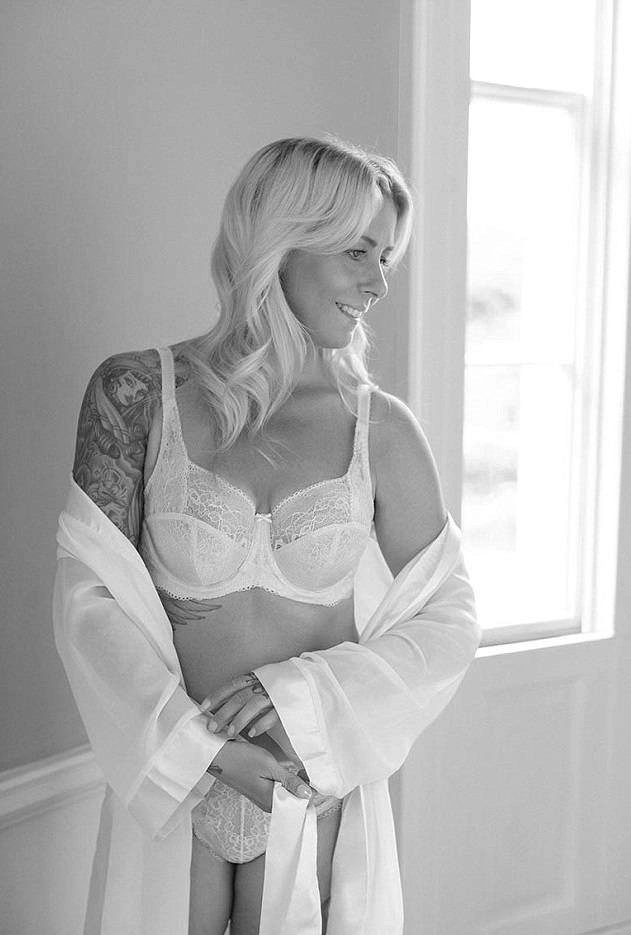 Звичайні жінки стали моделями у рекламі нижньої білизни – фото 2