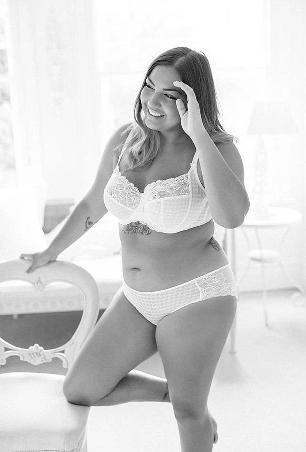 Звичайні жінки стали моделями у рекламі нижньої білизни – фото 5