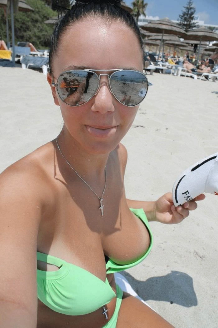 Дівчата з напівоголеною груддю (40 фото) – фото 37