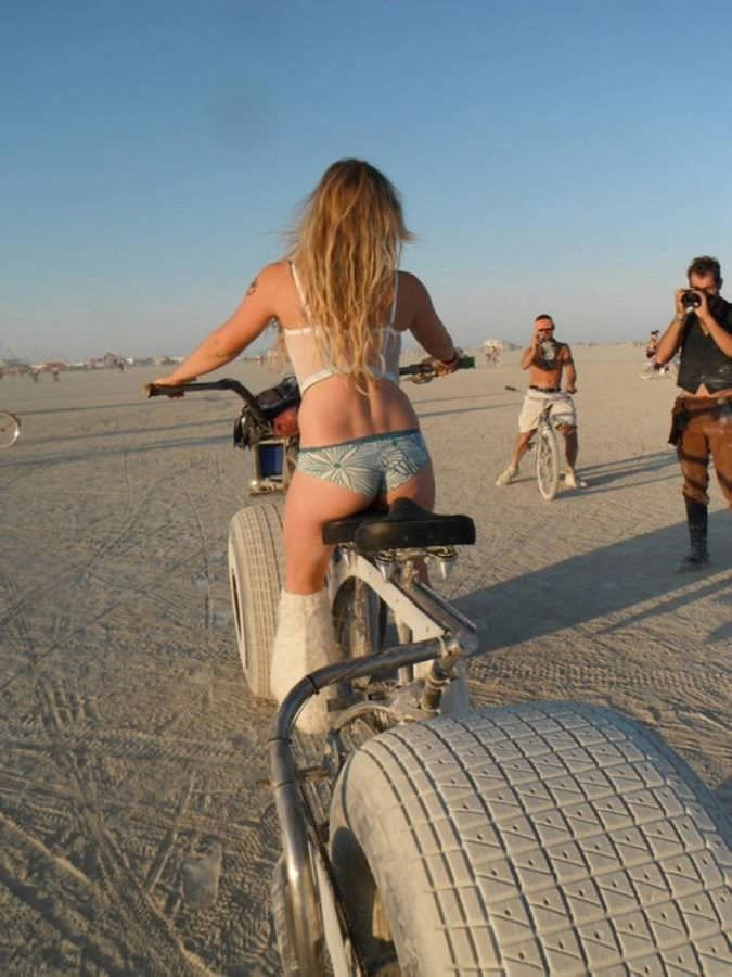 Прекрасні дівчата з фестивалю Burning Man – фото 15