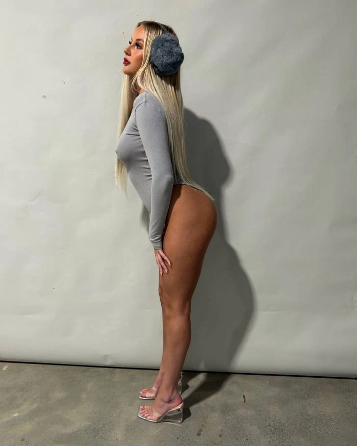 Дівчата демонструють свої пружні сідниці – фото 14